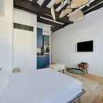 Modern Getaway For Two - Marais Place Vosges