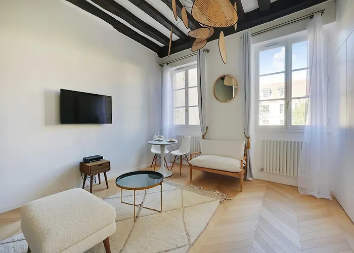 Modern Getaway For Two - Marais Place Vosges