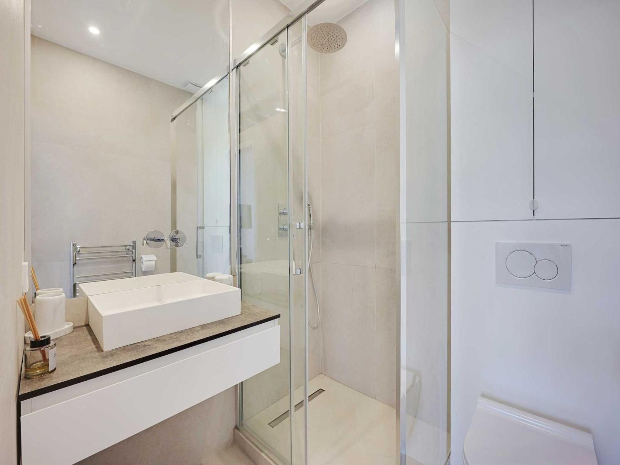 Holiday home Modern Getaway For Two - Marais Place Vosges Paris