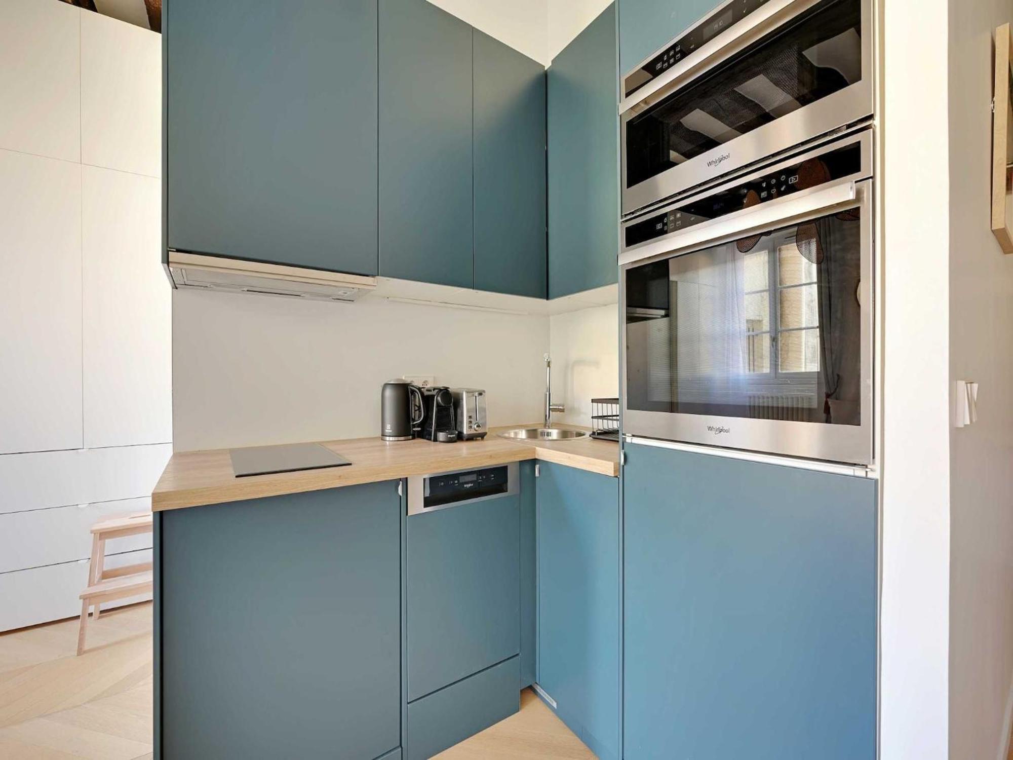 Modern Getaway For Two - Marais Place Vosges * Paris
